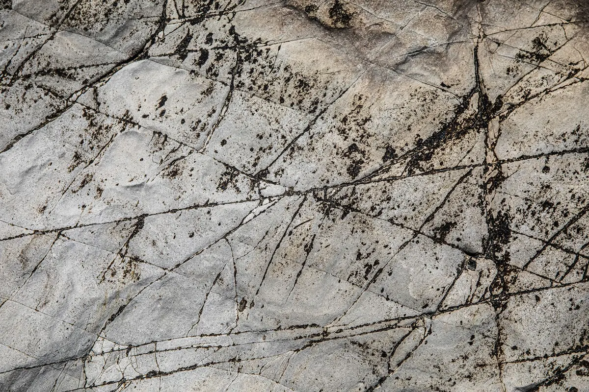 How Quartz Forms: Hydrothermal Veins, Pegmatites and Sedimentary Deposits